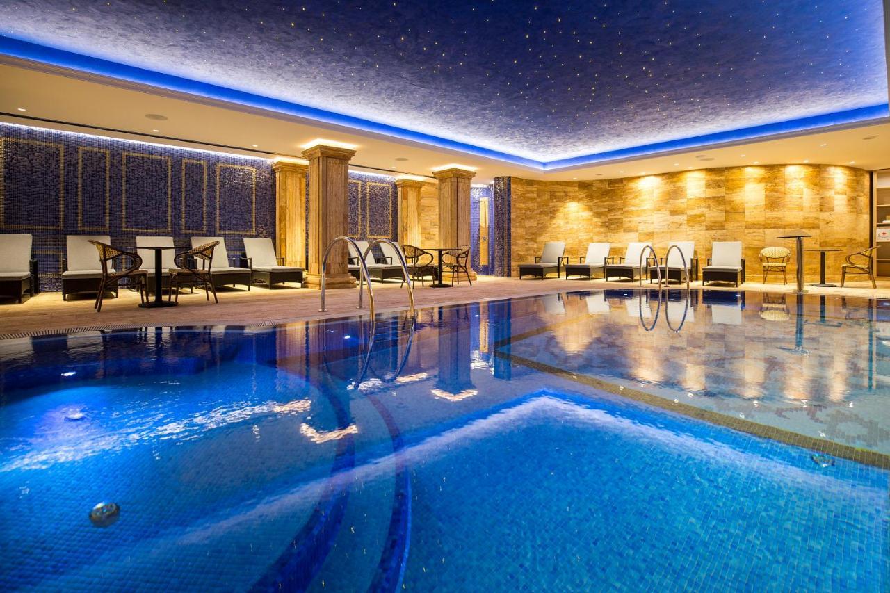 A Hoteli - Hotel Park Vrnjačka Banja Exteriér fotografie The pool at the Mandarin Oriental, Munich