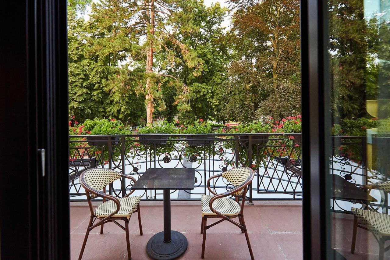 A Hoteli - Hotel Park Vrnjačka Banja Exteriér fotografie A balcony in Paris