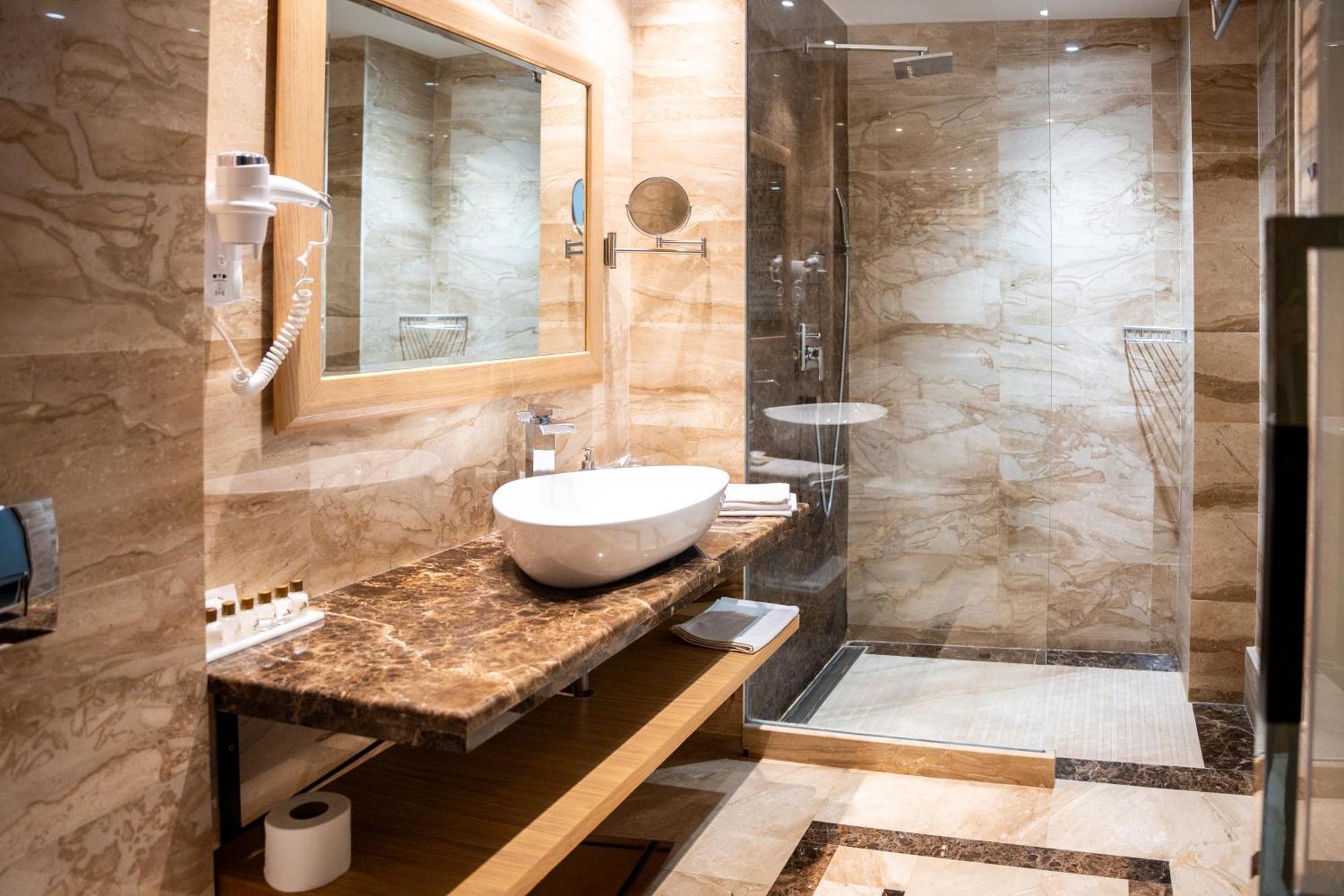 A Hoteli - Hotel Park Vrnjačka Banja Exteriér fotografie Bathroom